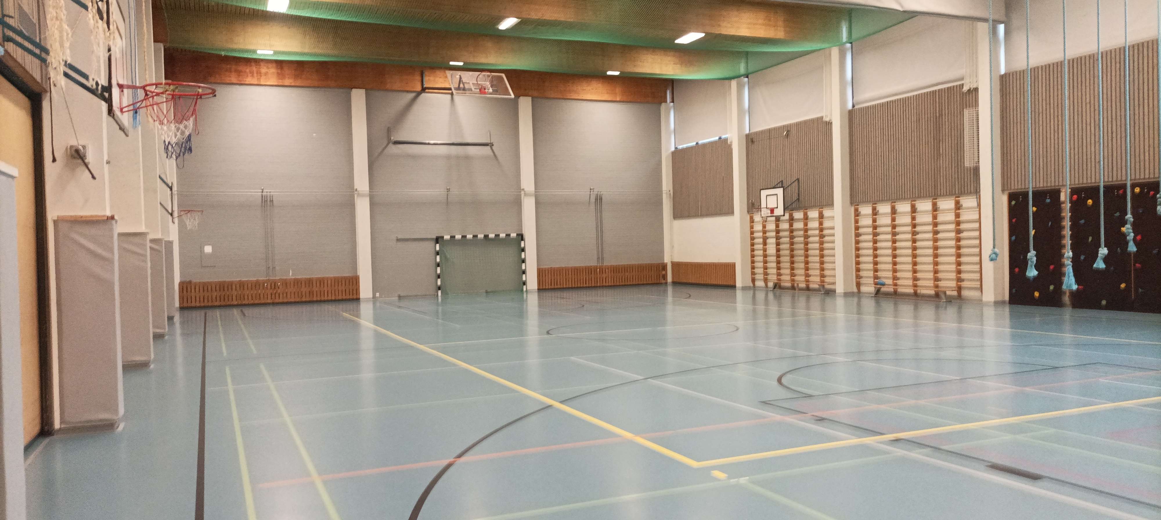 Pattasten koulun liikuntasali